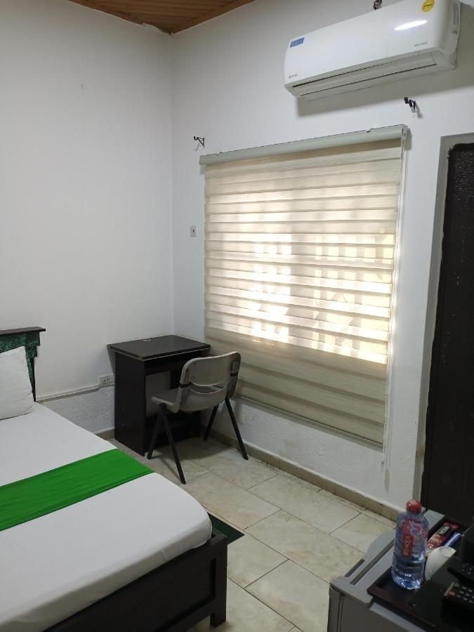 Hgl Guest House East Legon Exterior foto